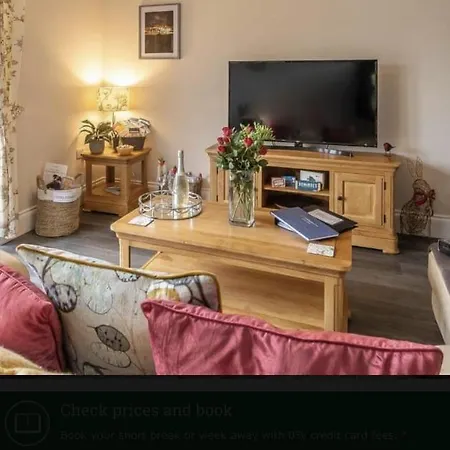 Luxury One Bedroomed With Hot Tub Ferienhaus