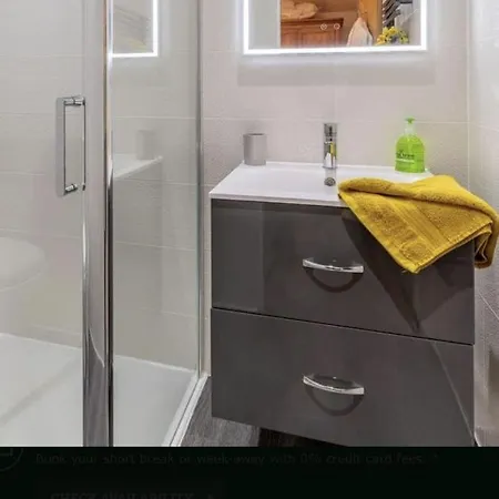 Luxury One Bedroomed With Hot Tub Ferienhaus *