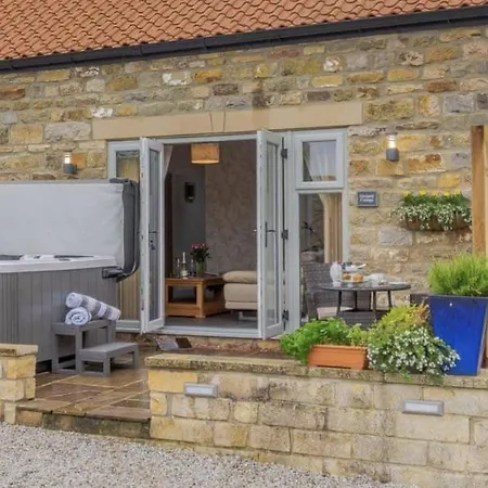 Ferienhaus Luxury One Bedroomed With Hot Tub *